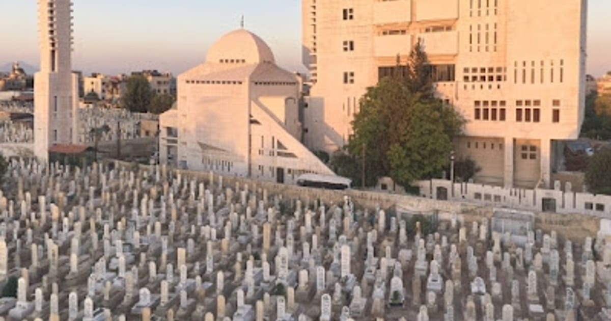 قبر بدر الدين الحسني ومدرسة