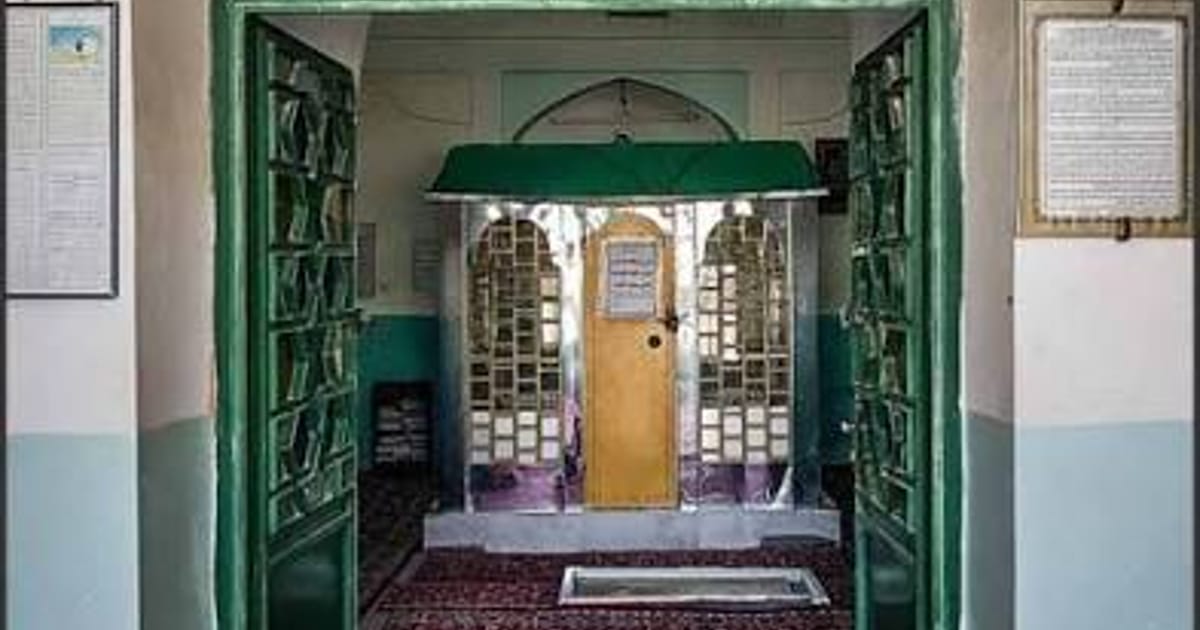 بشر حافی کی قبر